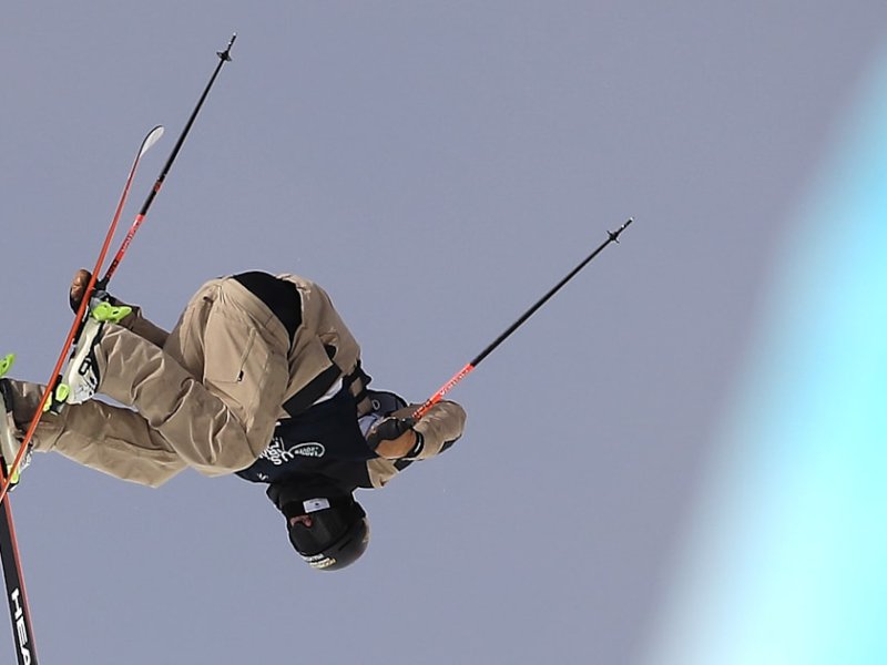 Яркий финал Кубка мира по акробатике и могулам