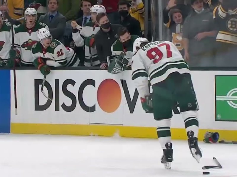 Хоккеист вернулся после травмы и сразу забил